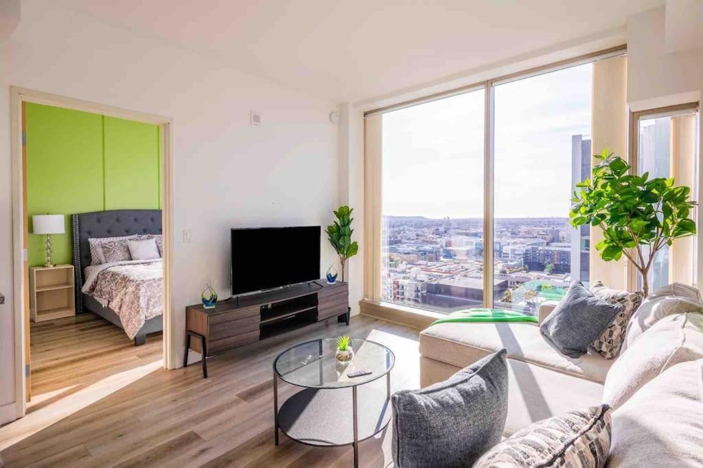 Appartamento Luxury High Rise Amazlng Views & Secured Parking