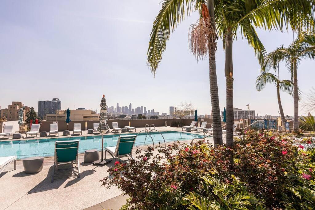 Luxury High Rise Amazlng Views & Secured Parking Appartamento