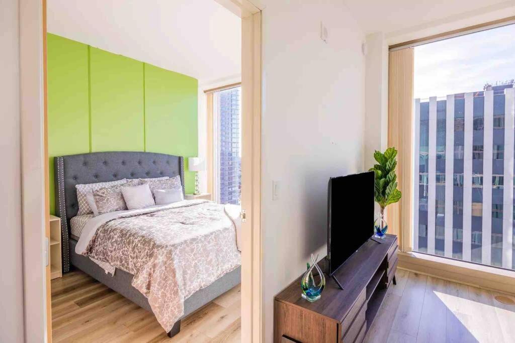 Luxury High Rise Amazlng Views & Secured Parking Appartamento
