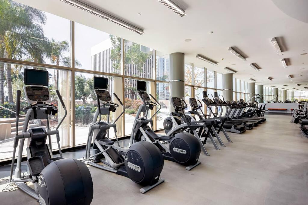 Luxury High Rise Amazlng Views & Secured Parking Appartamento