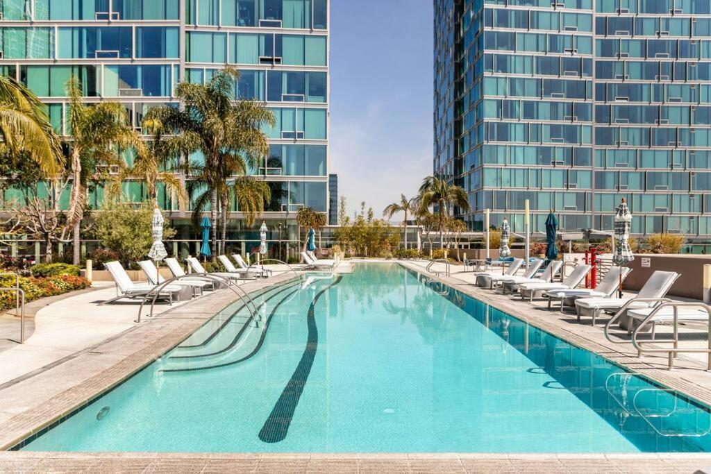 Luxury High Rise Amazlng Views & Secured Parking Appartamento