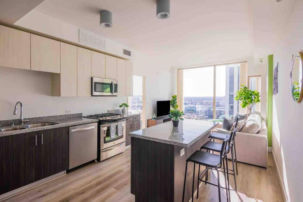 Luxury High Rise Amazlng Views & Secured Parking Appartamento *